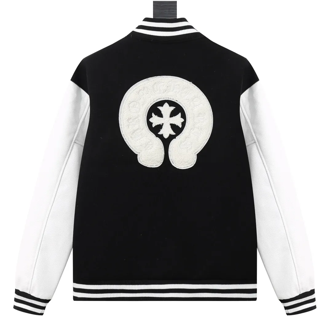 P370 Model No. Y621 Chromehearts/Chrome Hearts Embroidered Letters Leather Sleeves Stitched Baseball Jacket Channel Boutique The most popular baseball jacket among fashionable men and fashionable women. There are versions at all levels in the market (you must compare the details). The most powerful quality control has been producing and researching baseball uniforms for 7 years. The details are exquisite. With it, you are the most beautiful boy in the world. The paint-coated full-face four-button buckle (button with LOGO), the average weight of the fabric is nearly 900 grams, and it is made of wool + eyeliner blended, custom-woven and dyed wool with high color fastness. The lining is made of silky and delicate cupro fiber! The texture is thick, the color is more uniform and beautiful, and the sharp edges and corners are full of three-dimensionality, showing laziness, casualness, and youthful vitality! size：M-XXL